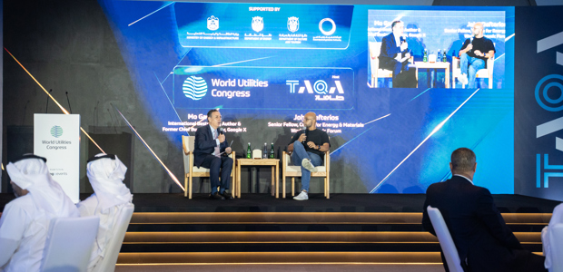 P20 Entertainment Crop To Men On Stage